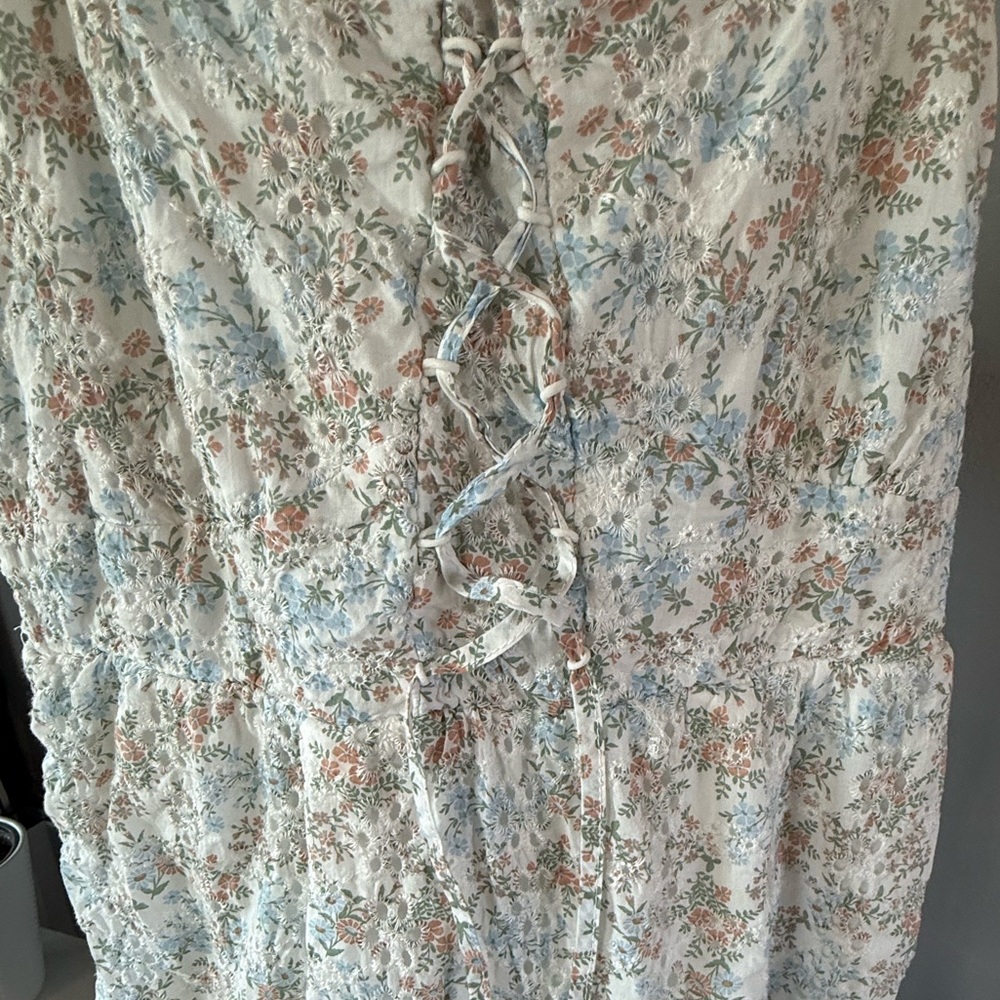 Francesca's Collections White Floral Maxi Dress - Picture 4 of 7